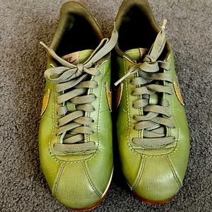 Nike Cortez army green size 6.5